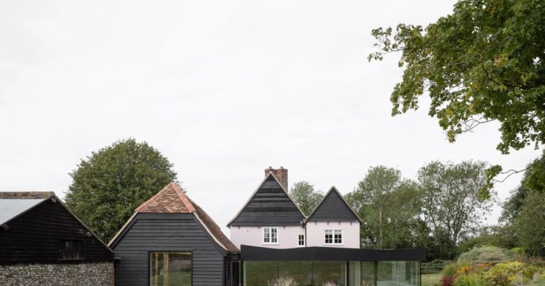 🇬🇧 Transformation INCROYABLE : Cet ancien grenier anglais est la maison de rêve dont tout...