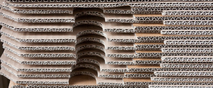 umzug kartons umzugkartons gestapelt