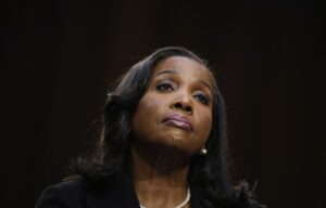 Scandale à la Fed : Trump limoge brutalement cette gouverneure ! Découvrez les détails choquants de cette affaire de prêt immobilier frauduleux